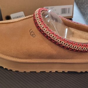 Ugg tazz chestnut slippers youth 5/ women's 7